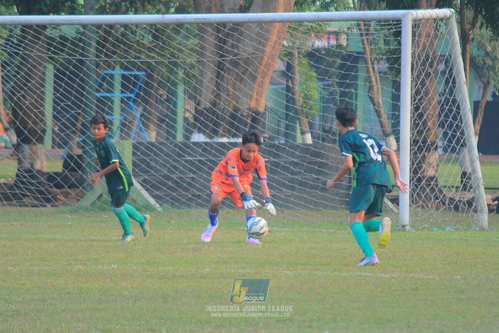 ijlu14 270626 tajimalela fa vs assist soccer school