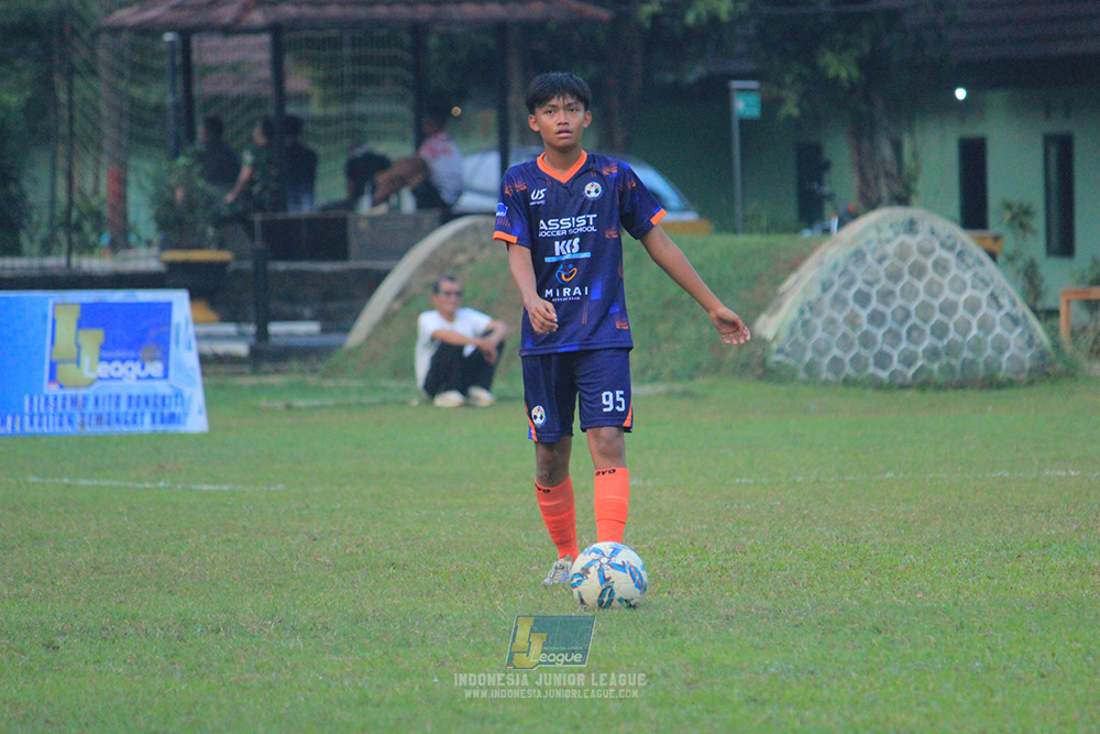 ijlu14 270626 tajimalela fa vs assist soccer school