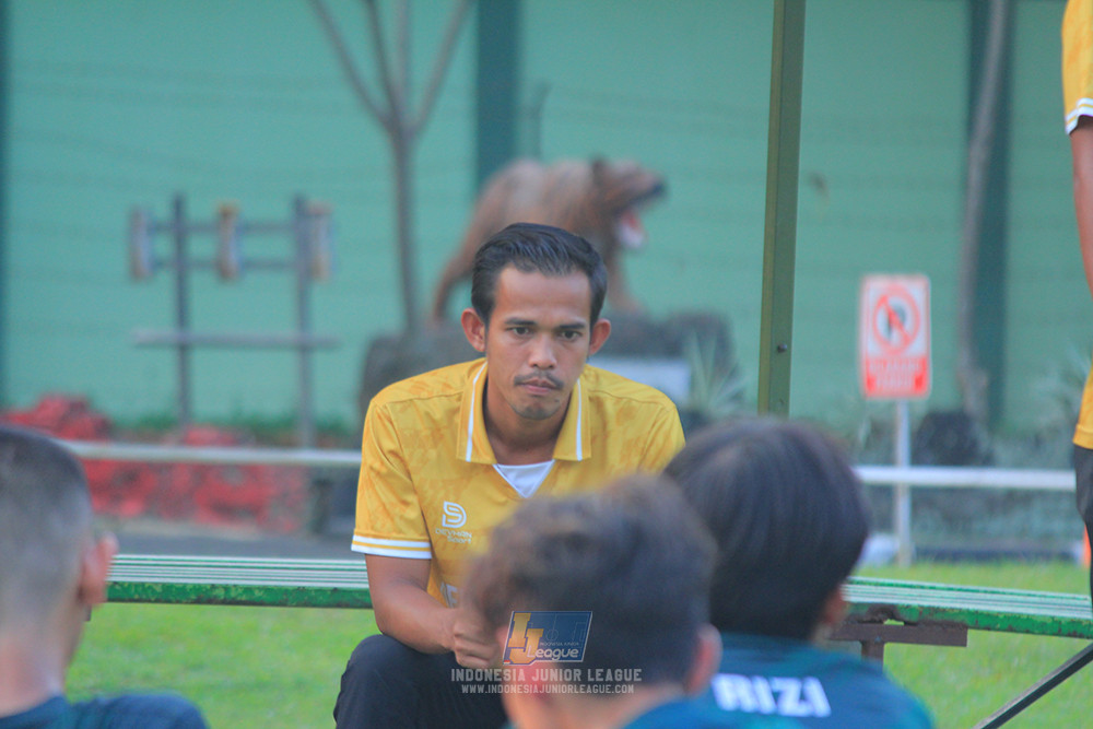 ijlu14 270626 tajimalela fa vs assist soccer school