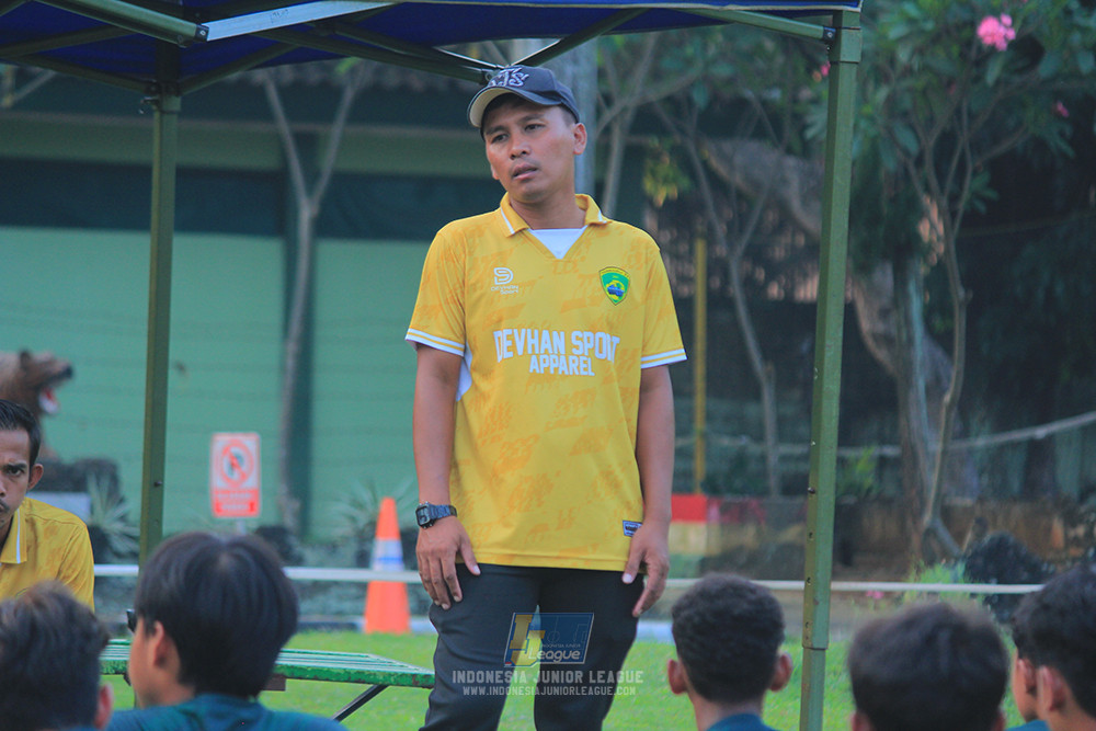 ijlu14 270626 tajimalela fa vs assist soccer school