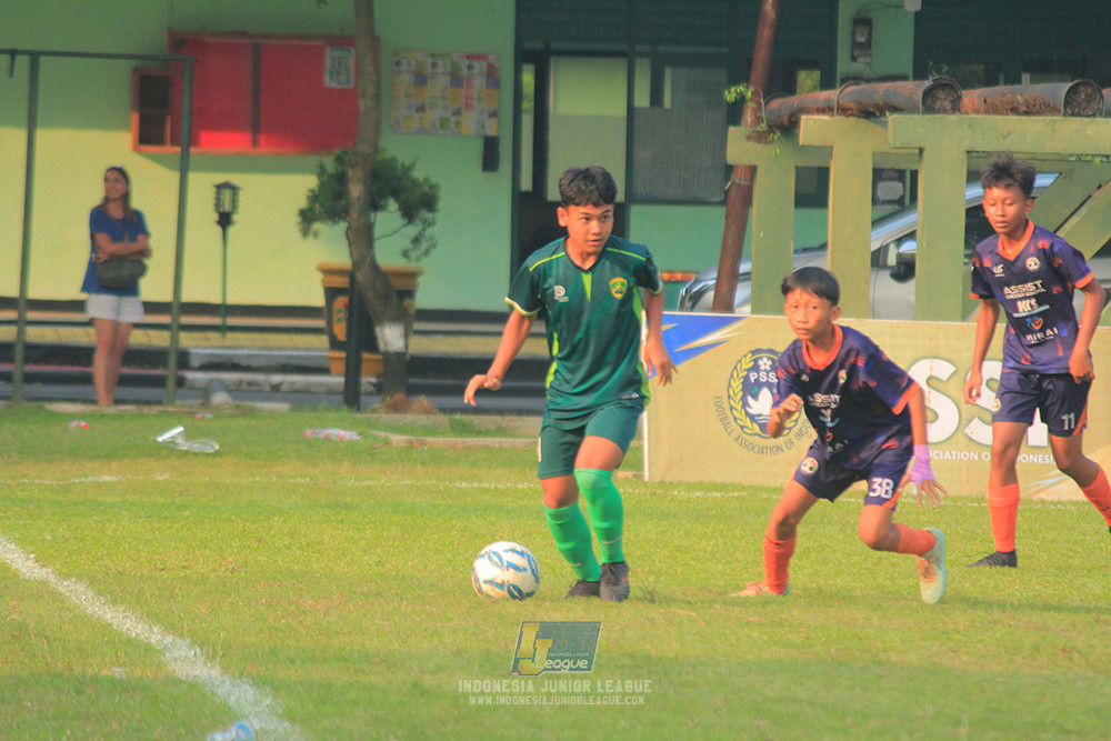 ijlu14 270626 tajimalela fa vs assist soccer school