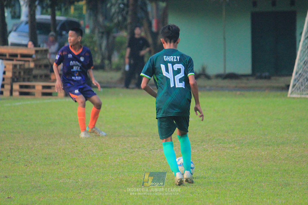 ijlu14 270626 tajimalela fa vs assist soccer school