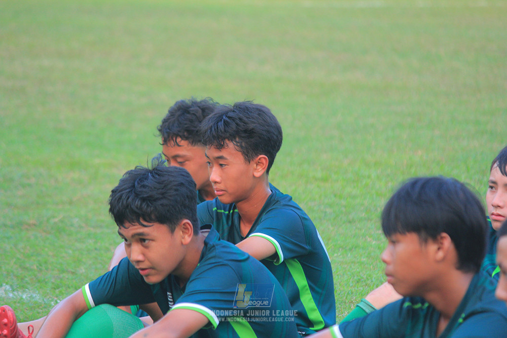 ijlu14 270626 tajimalela fa vs assist soccer school
