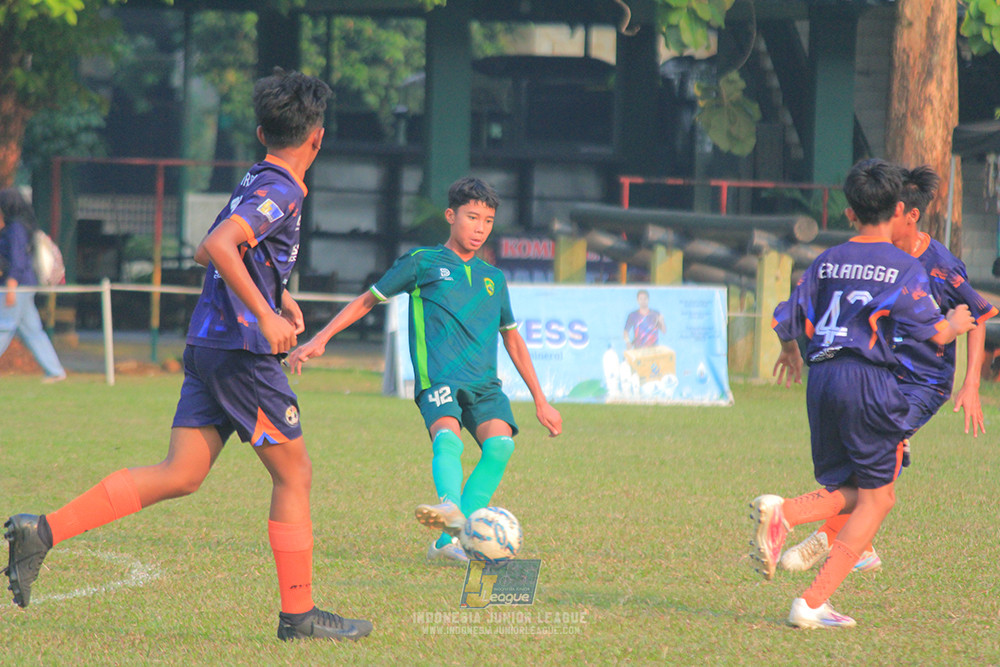 ijlu14 270626 tajimalela fa vs assist soccer school