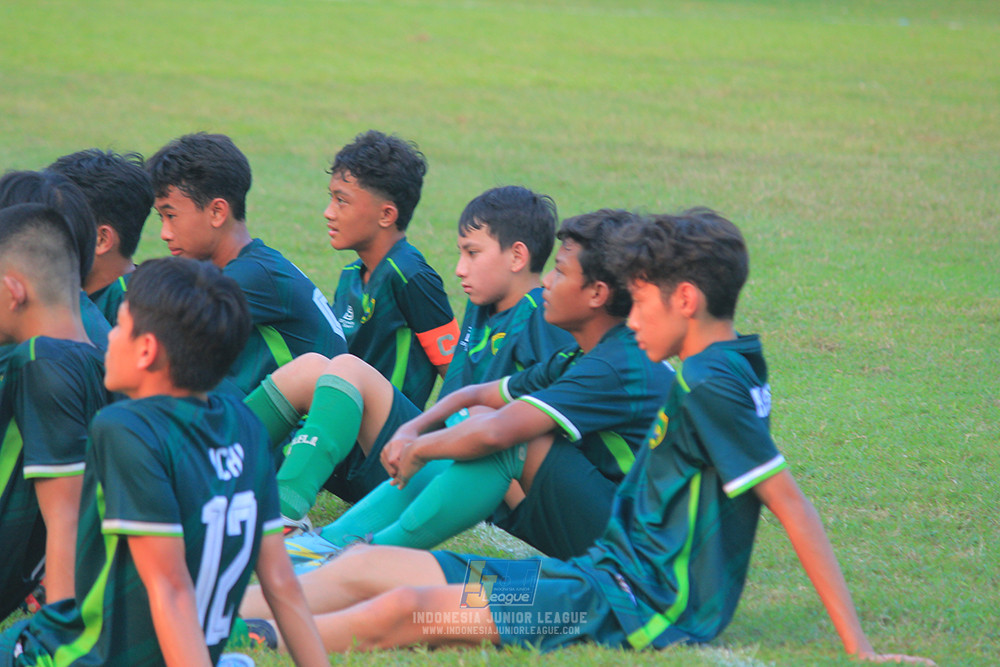 ijlu14 270626 tajimalela fa vs assist soccer school