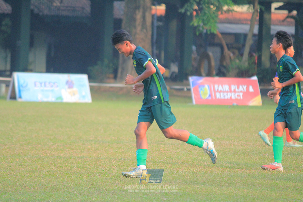 ijlu14 270626 tajimalela fa vs assist soccer school