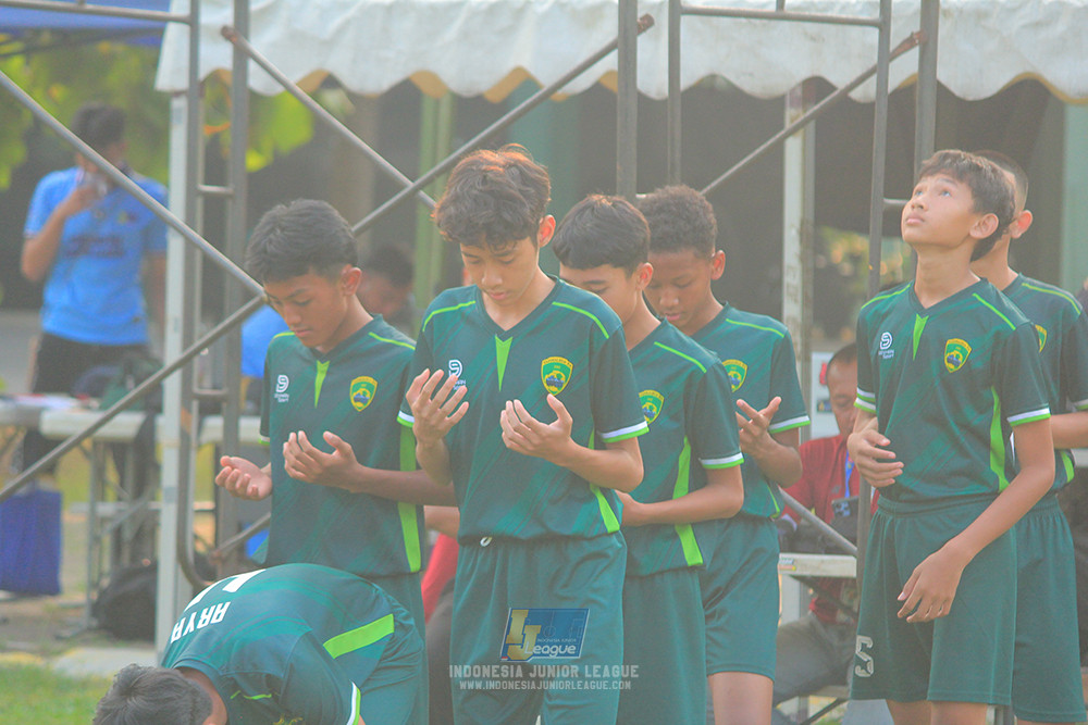 ijlu14 270626 tajimalela fa vs assist soccer school