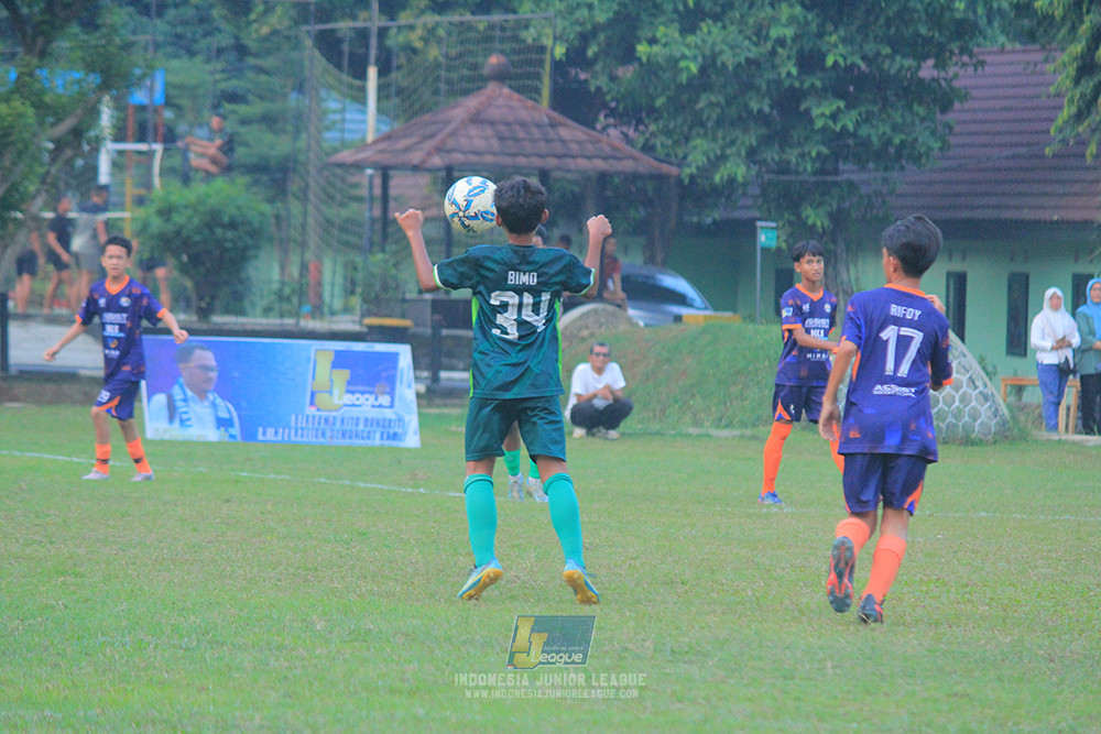 ijlu14 270626 tajimalela fa vs assist soccer school