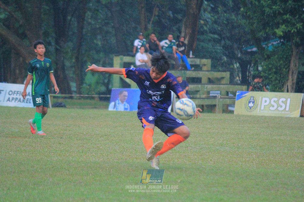 ijlu14 270626 tajimalela fa vs assist soccer school