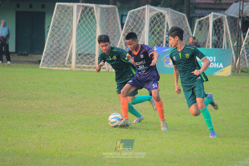 ijlu14 270626 tajimalela fa vs assist soccer school