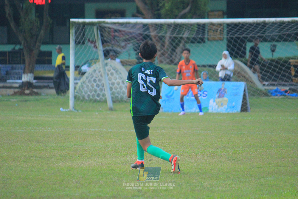 ijlu14 270626 tajimalela fa vs assist soccer school
