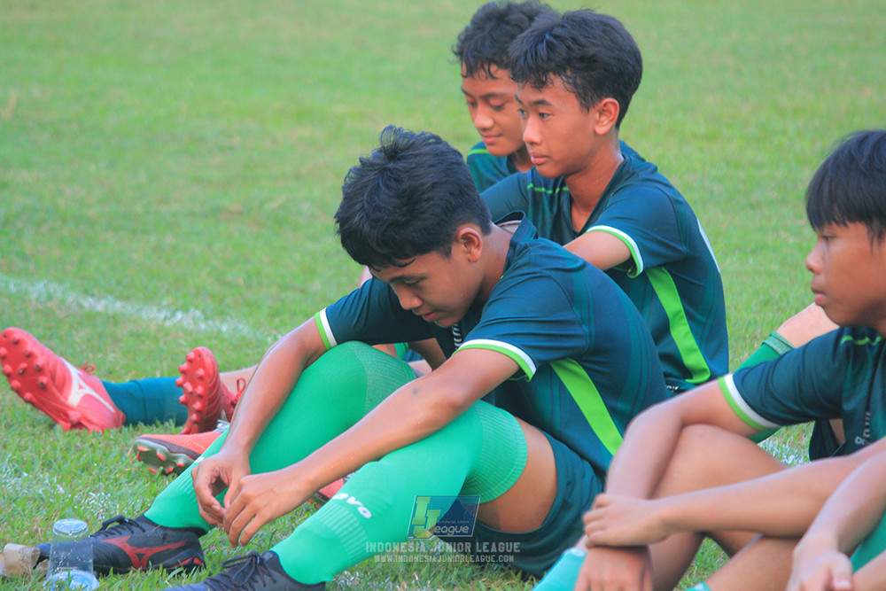 ijlu14 270626 tajimalela fa vs assist soccer school