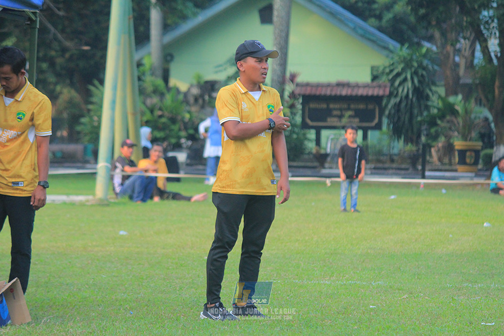 ijlu14 270626 tajimalela fa vs assist soccer school