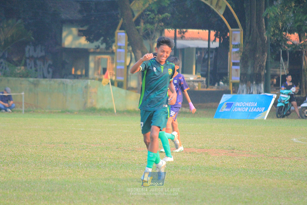 ijlu14 270626 tajimalela fa vs assist soccer school