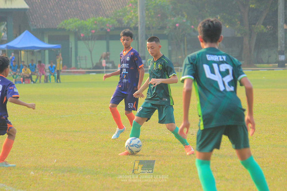 ijlu14 270626 tajimalela fa vs assist soccer school