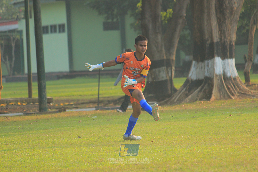 ijlu14 270626 tajimalela fa vs assist soccer school