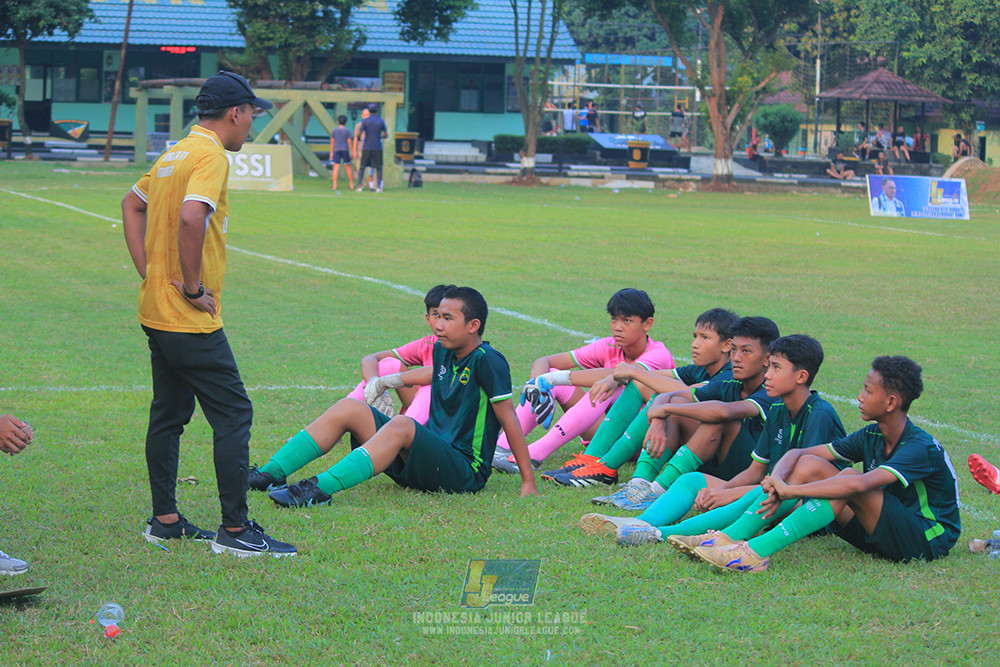 ijlu14 270626 tajimalela fa vs assist soccer school
