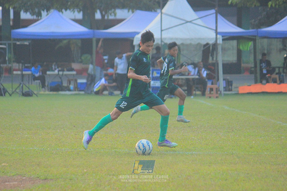 ijlu14 270626 tajimalela fa vs assist soccer school