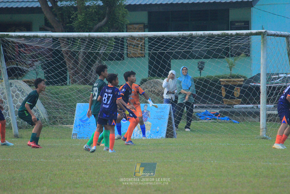 ijlu14 270626 tajimalela fa vs assist soccer school