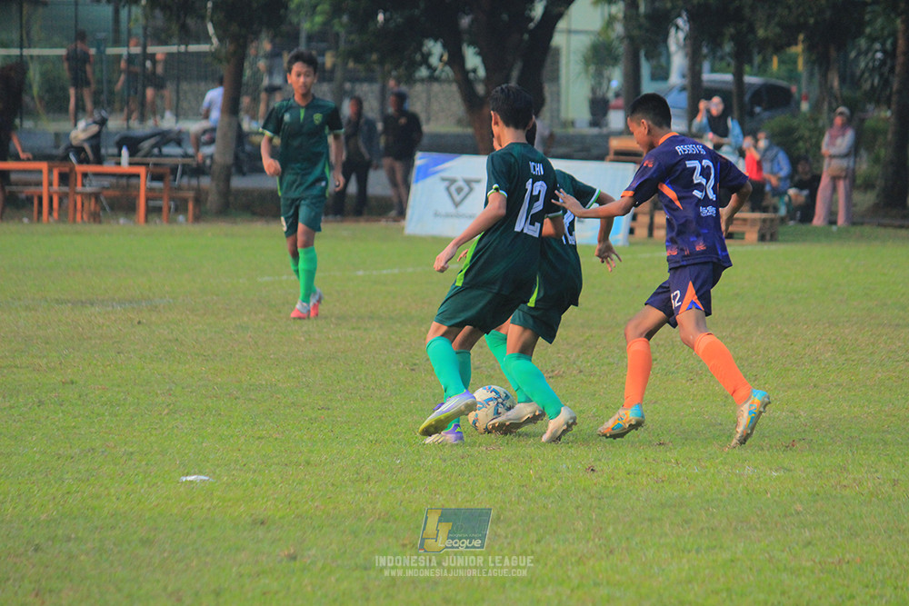 ijlu14 270626 tajimalela fa vs assist soccer school