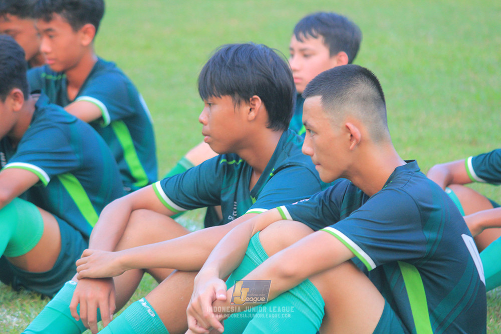 ijlu14 270626 tajimalela fa vs assist soccer school