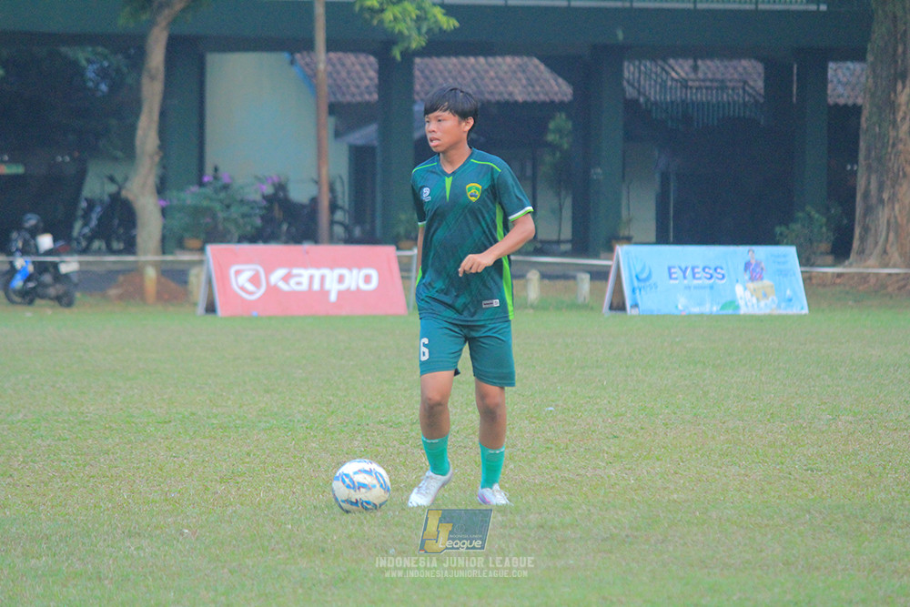 ijlu14 270626 tajimalela fa vs assist soccer school
