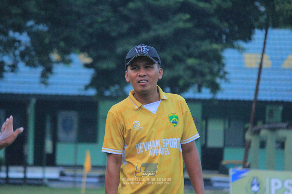 ijlu14 270626 tajimalela fa vs assist soccer school