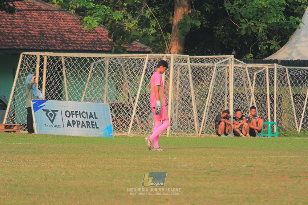 ijlu14 270626 tajimalela fa vs assist soccer school