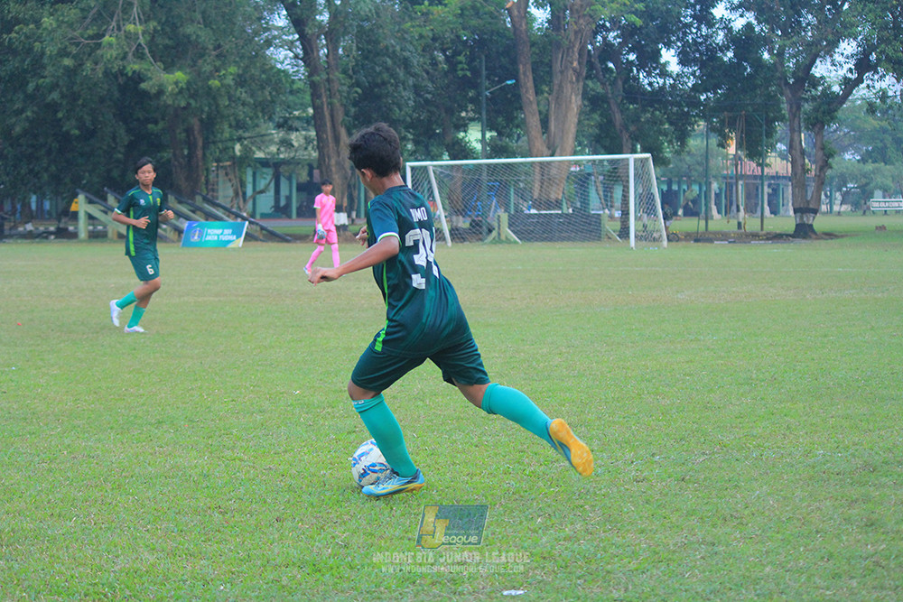 ijlu14 270626 tajimalela fa vs assist soccer school
