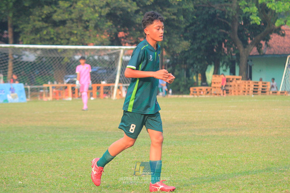 ijlu14 270626 tajimalela fa vs assist soccer school