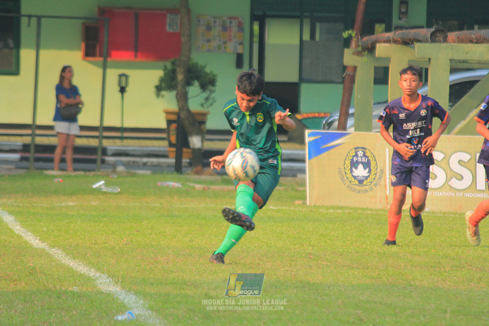 ijlu14 270626 tajimalela fa vs assist soccer school
