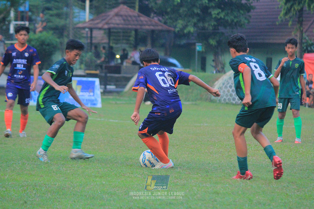 ijlu14 270626 tajimalela fa vs assist soccer school