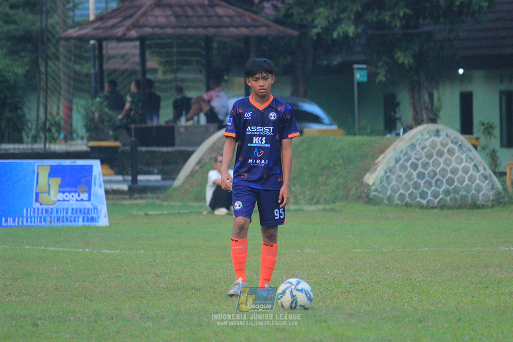 ijlu14 270626 tajimalela fa vs assist soccer school