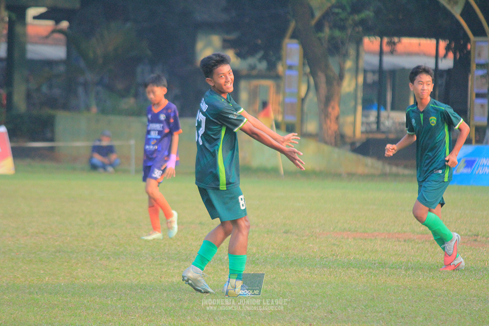ijlu14 270626 tajimalela fa vs assist soccer school