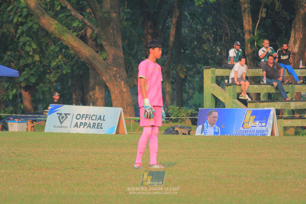 ijlu14 270626 tajimalela fa vs assist soccer school
