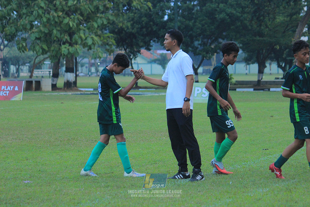 ijlu14 270626 tajimalela fa vs assist soccer school