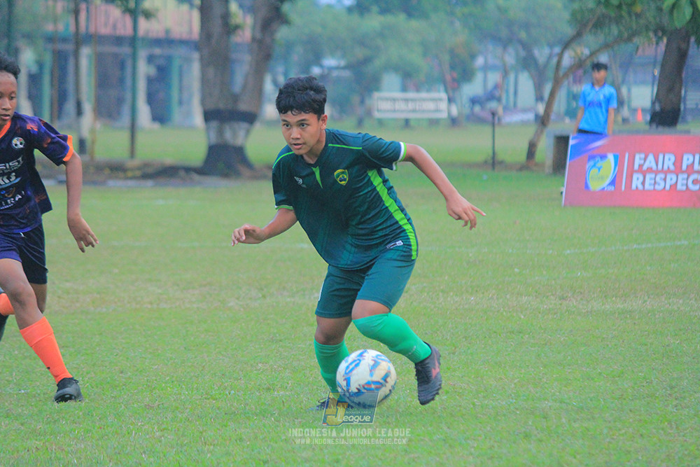ijlu14 270626 tajimalela fa vs assist soccer school