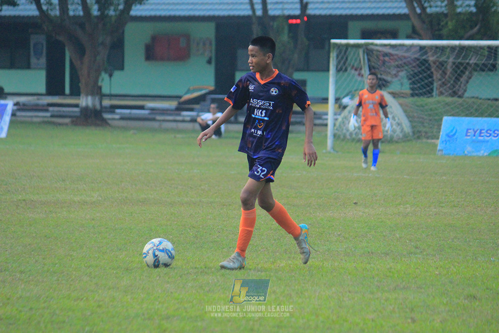 ijlu14 270626 tajimalela fa vs assist soccer school