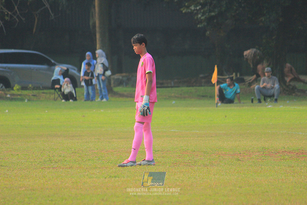 ijlu14 270626 tajimalela fa vs assist soccer school