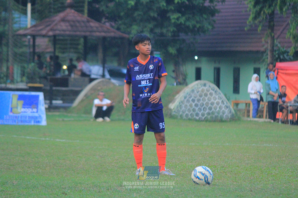 ijlu14 270626 tajimalela fa vs assist soccer school