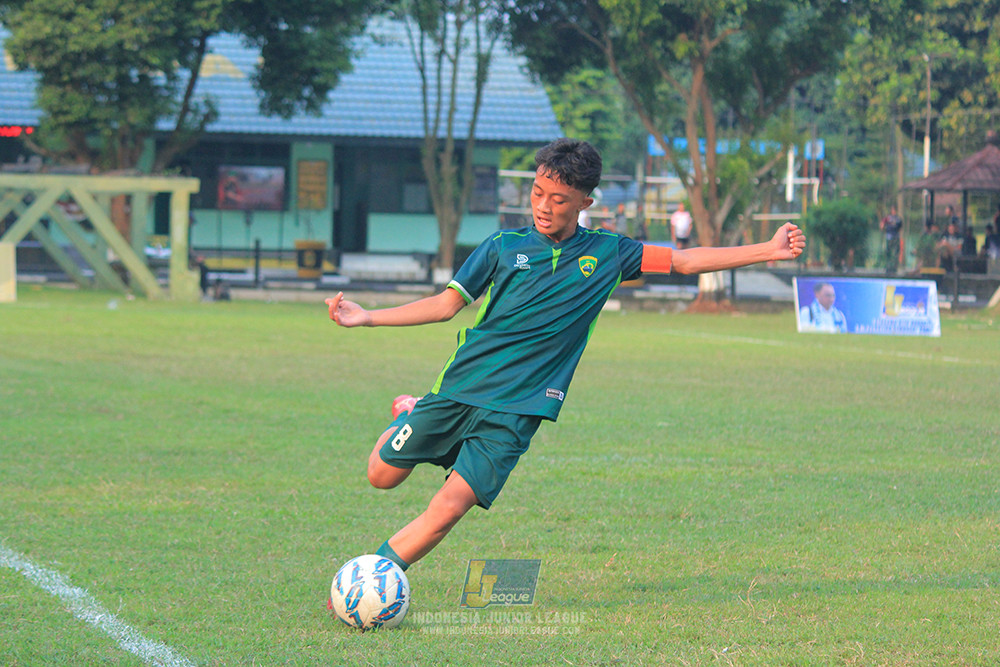 ijlu14 270626 tajimalela fa vs assist soccer school