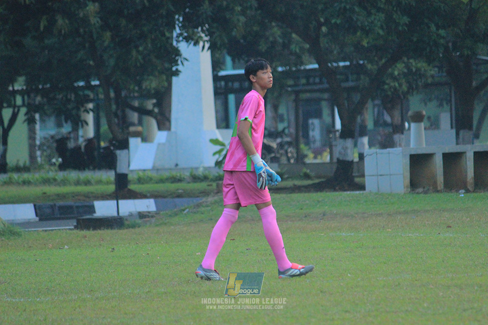 ijlu14 270626 tajimalela fa vs assist soccer school