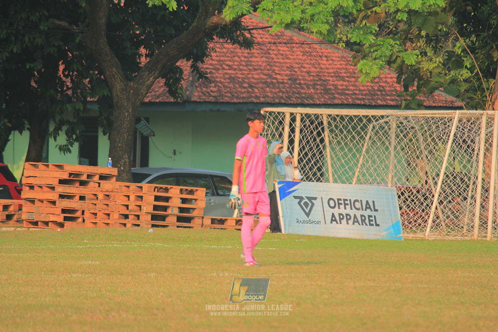 ijlu14 270626 tajimalela fa vs assist soccer school