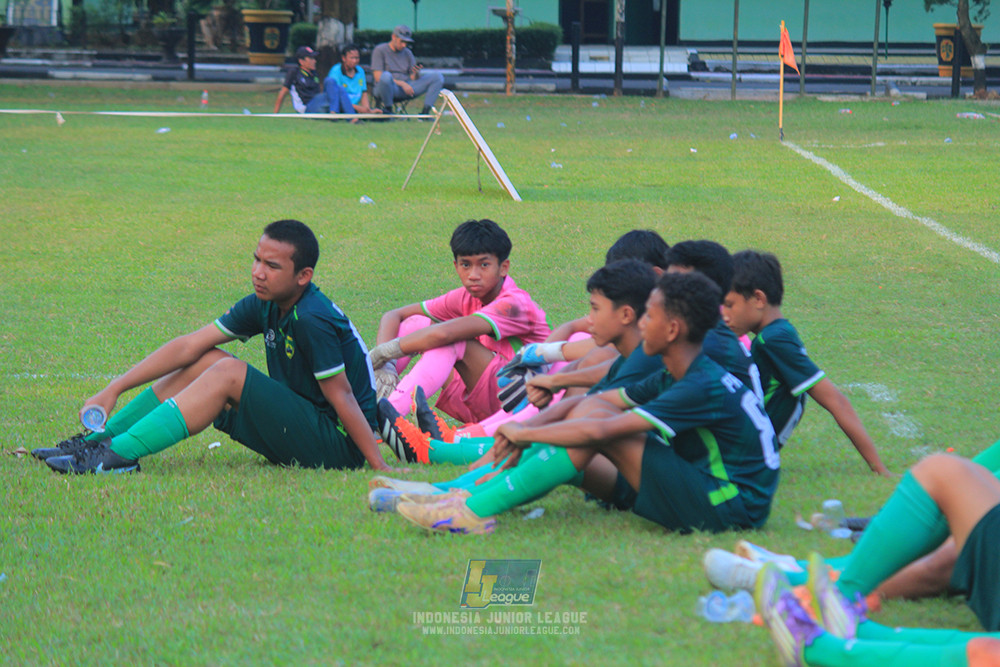 ijlu14 270626 tajimalela fa vs assist soccer school