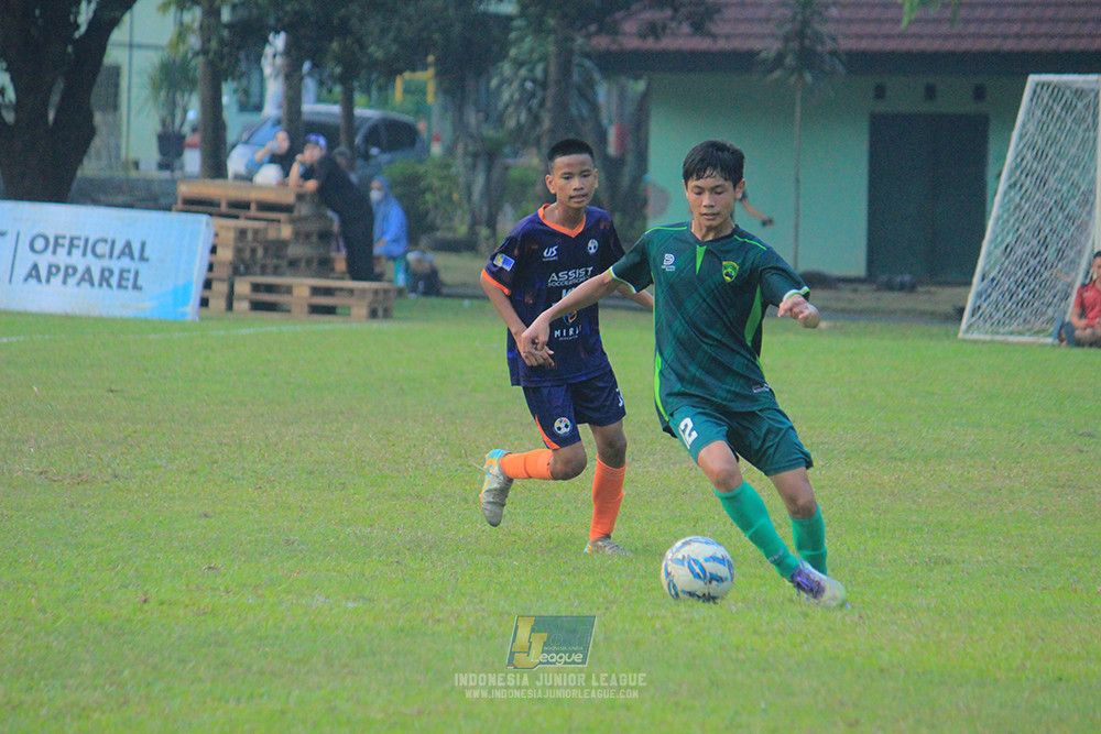ijlu14 270626 tajimalela fa vs assist soccer school