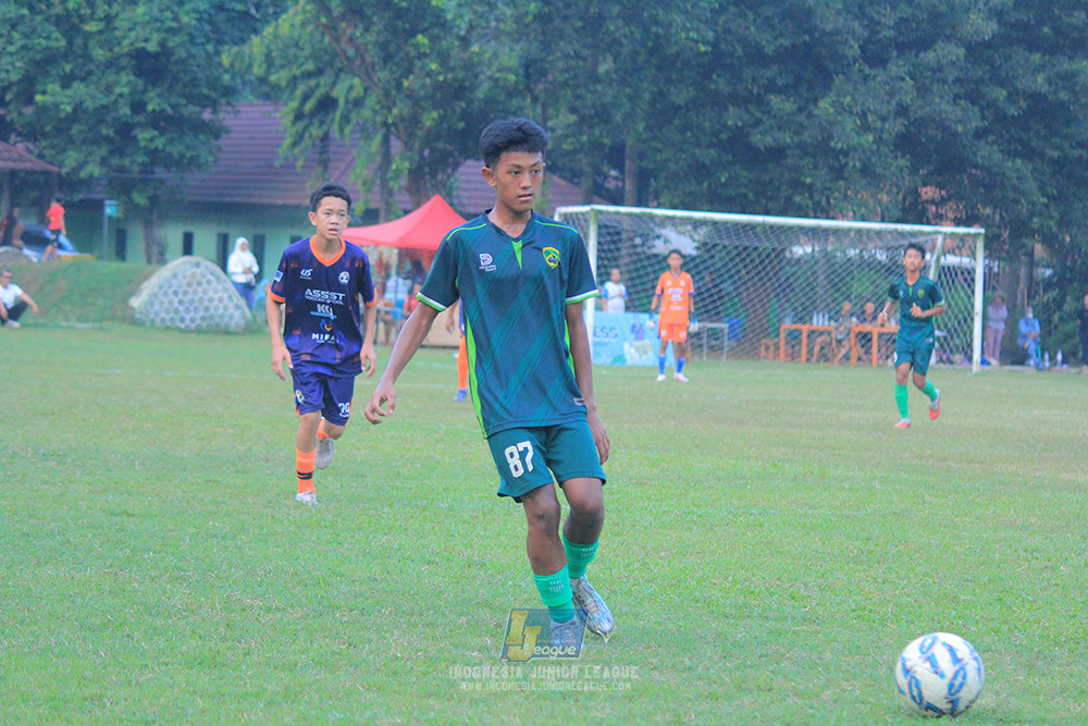 ijlu14 270626 tajimalela fa vs assist soccer school