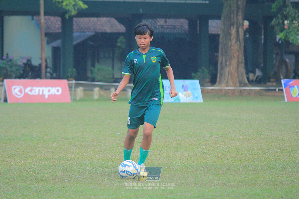 ijlu14 270626 tajimalela fa vs assist soccer school