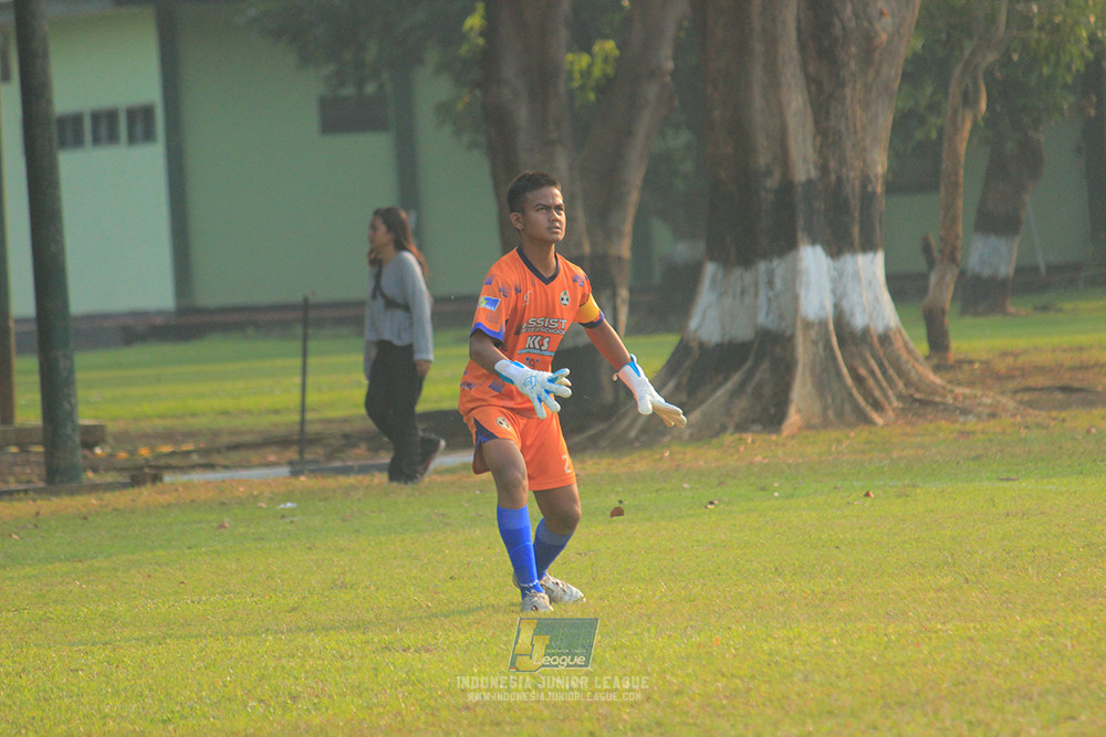 ijlu14 270626 tajimalela fa vs assist soccer school
