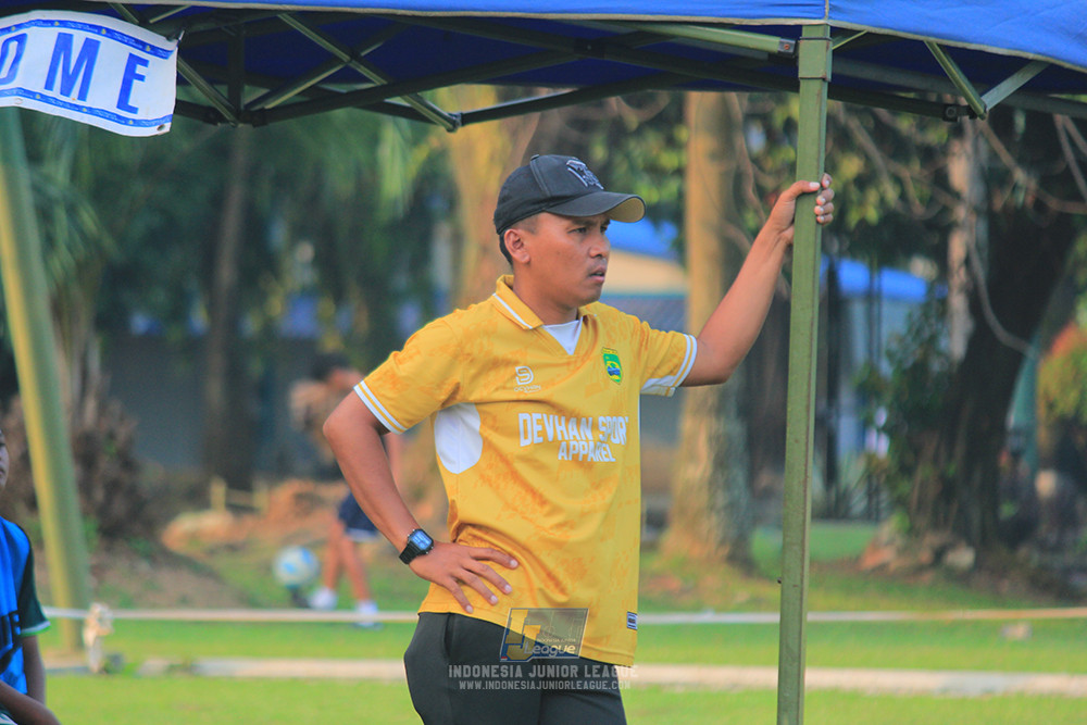 ijlu14 270626 tajimalela fa vs assist soccer school