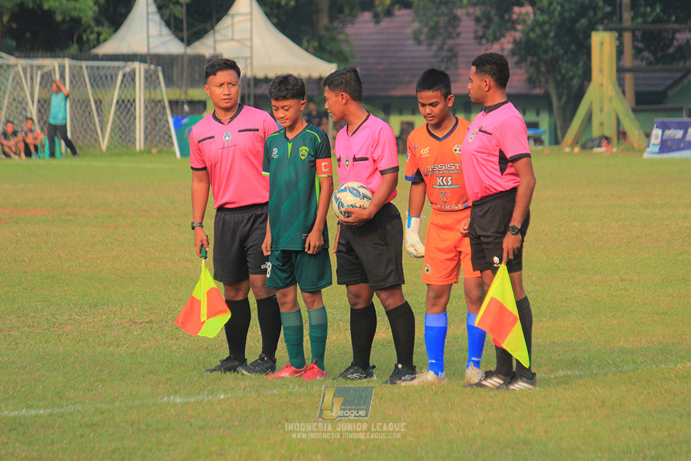ijlu14 270626 tajimalela fa vs assist soccer school